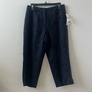 Briggs New York black linen blend floral embroidered cropped pants. Size 10P NWT